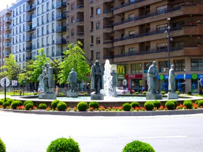 Logroño - Fuente de los Ilustres 8
