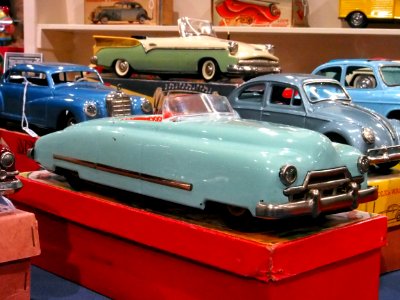 Litho tin toy blue american car pic2
