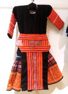 Little girl's costume, Hmong Do, Hoa Binh - Vietnamese Women's Museum - Hanoi, Vietnam - DSC04297
