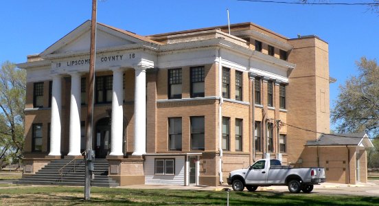 Lipscomb County, Texas, courthouse from SW 2
