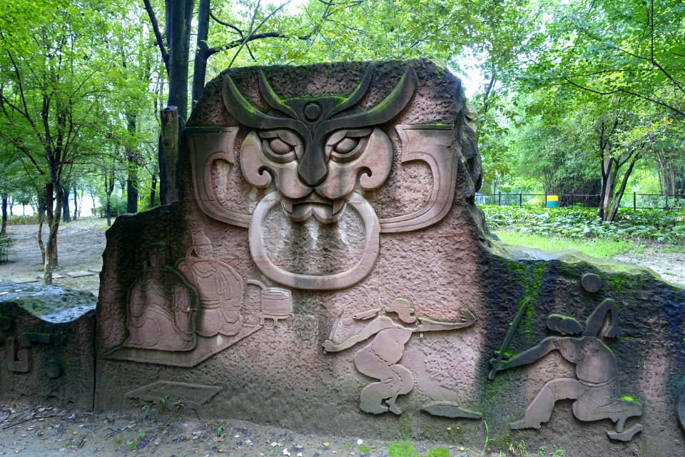 Little Wall sculpture - Tazishan Park - Chengdu, China - DSC03009
