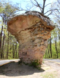 Little River Canyon Rim Parkway mushroom rock, Alabama April 2018 1