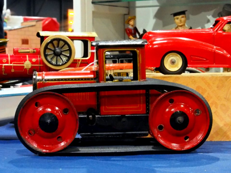Litho tin toy BW tractor pic1