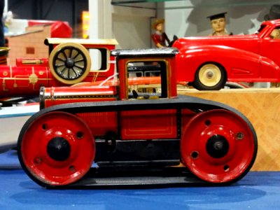 Litho tin toy BW tractor pic1