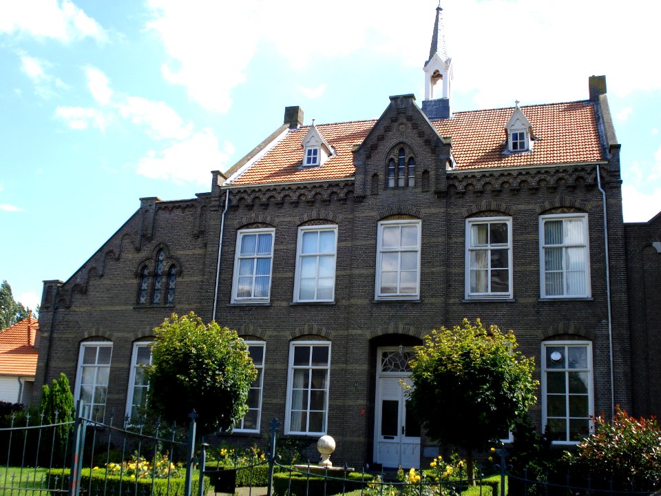 Lithoijen, l'ancien couvent annex école