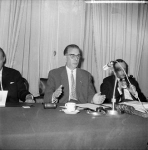Links Piet G Nortier, president Tulpenralley rechts S Roest,secretaris Tulpen…, Bestanddeelnr 916-1417