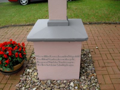 Lippspringe-Kruzifix Lindenkapelle-Inschrift rechts