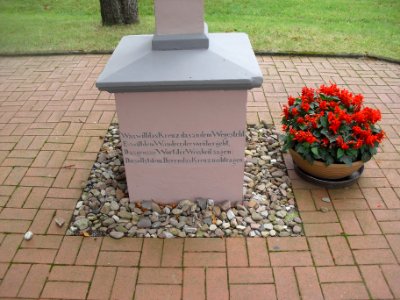Lippspringe-Kruzifix Lindenkapelle-Inschrift links