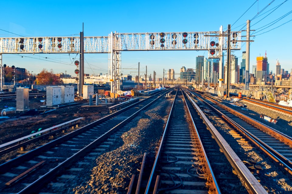 LIRR entering Harold Interlocking and Sunnyside Yard