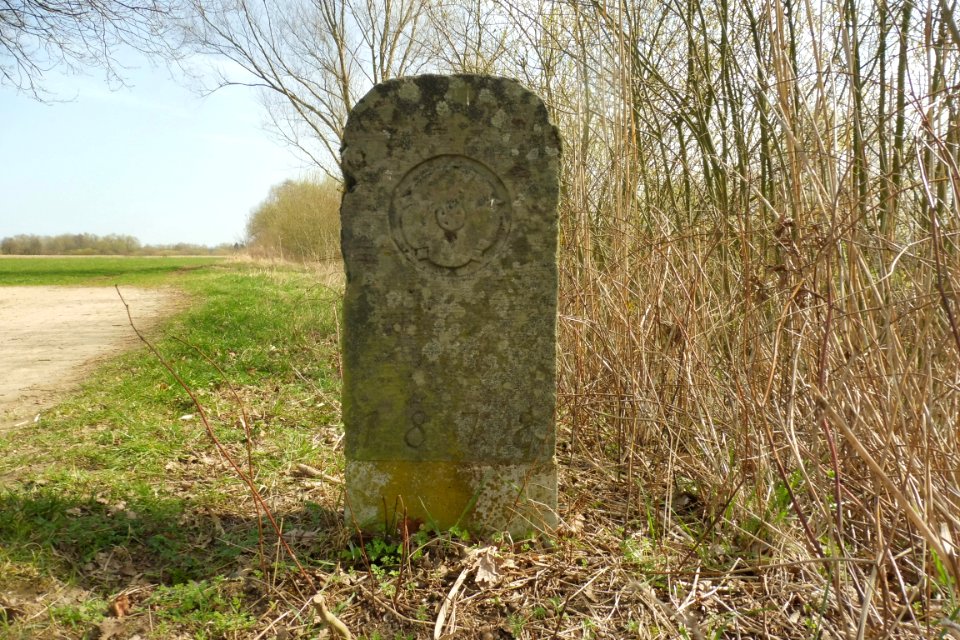 Lipperode - Preußisch-Lippischer Grenzstein - 1 - Lippische Seite