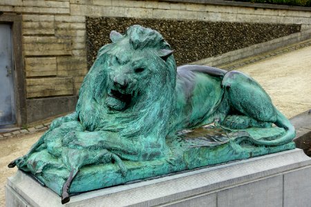 Lion and Small Goat by Charles Samuël - Botanical Garden of Brussels - Brussels, Belgium - DSC06795