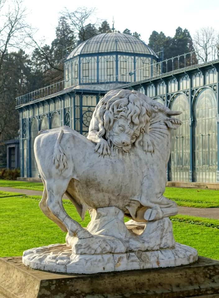 Lion and Bull sculpture - Wilhelma Zoo - Stuttgart, Germany - DSC01952