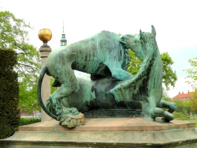 Lion and Horse - Kongens Have - Copenhagen - DSC07905