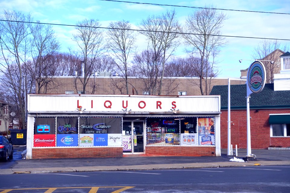 Liquors - Saugus, Massachusetts - DSC04544