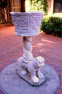 Lion stand - Hearst Castle - DSC06391