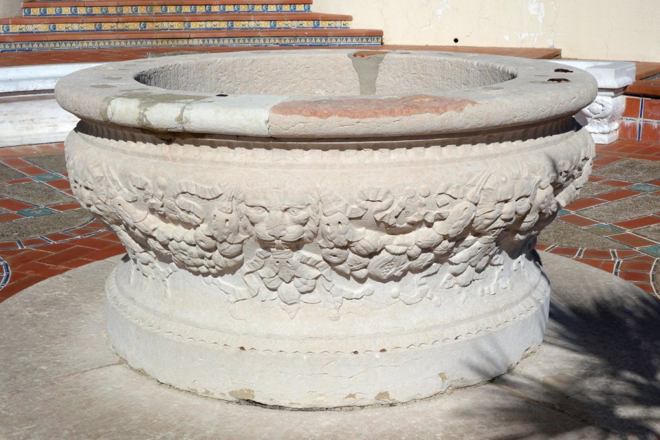 Lion basin - Hearst Castle - DSC06452