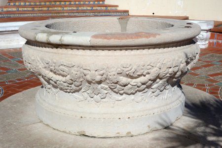Lion basin - Hearst Castle - DSC06452