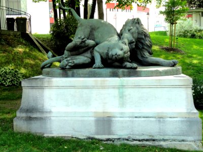 Lion et lionne by Adolphe Geoffroy - DSC05149