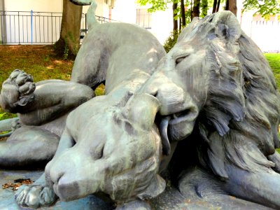 Lion et lionne by Adolphe Geoffroy - DSC05153