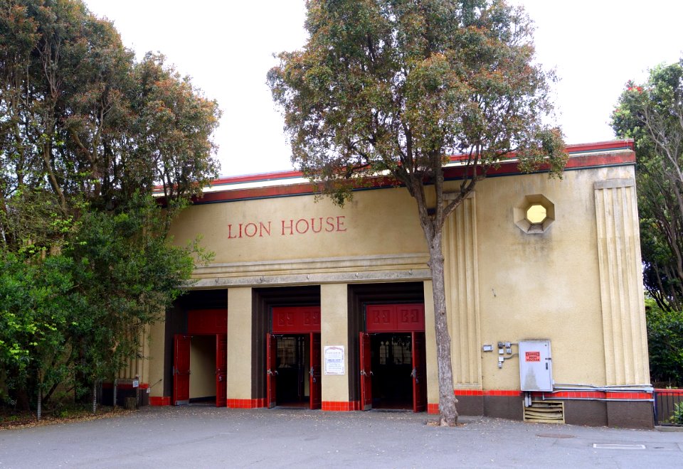 Lion House - San Francisco Zoo - San Francisco, CA - DSC03735