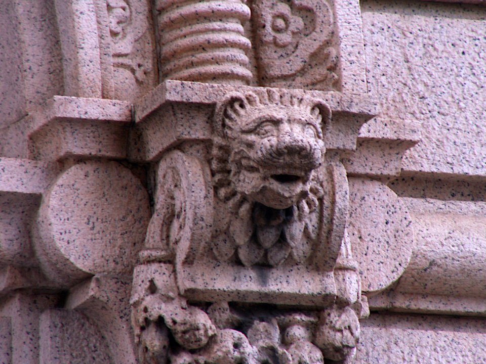 Lion on the People's Savings Bank Tower, Wood Street, Pittsburgh, 01