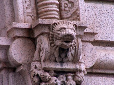 Lion on the People's Savings Bank Tower, Wood Street, Pittsburgh, 01