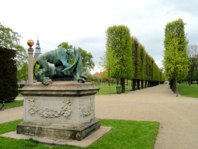 Lion and Horse - Kongens Have - Copenhagen - DSC07906
