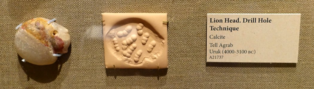 Lion head stamp seal, drill hole technique, Tell Agrab, Uruk, 4000-3100 BC, calcite - Oriental Institute Museum, University of Chicago - DSC07202-001