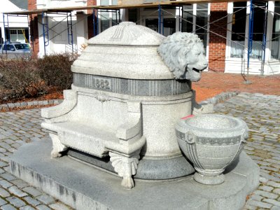 Lion Fountain - 4 West Main Street - Northborough, MA - DSC04433