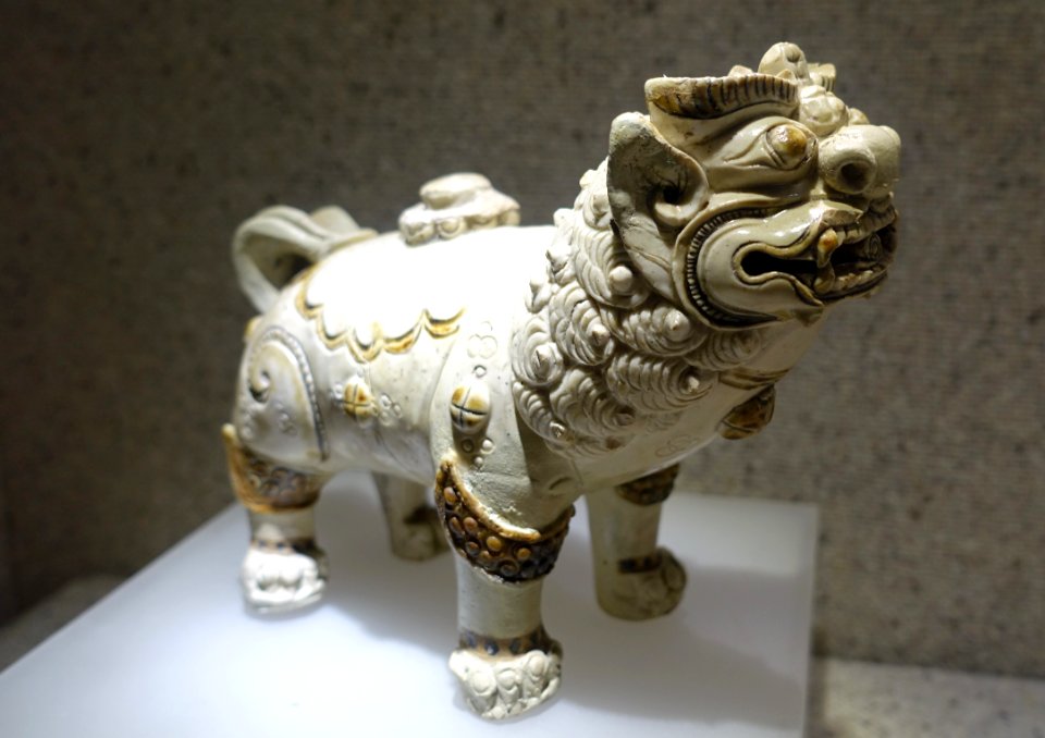 Lion figurine, Vinh Phuc, Thang Long, Hanoi, Ly dynasty, 11th-13th century AD, brown pattern ceramic - National Museum of Vietnamese History - Hanoi, Vietnam - DSC05444
