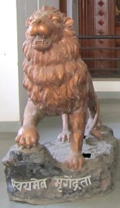 Lion icons at राष्ट्रीय स्वयंसेवक संघ Nagpur Maharashtra (cropped)