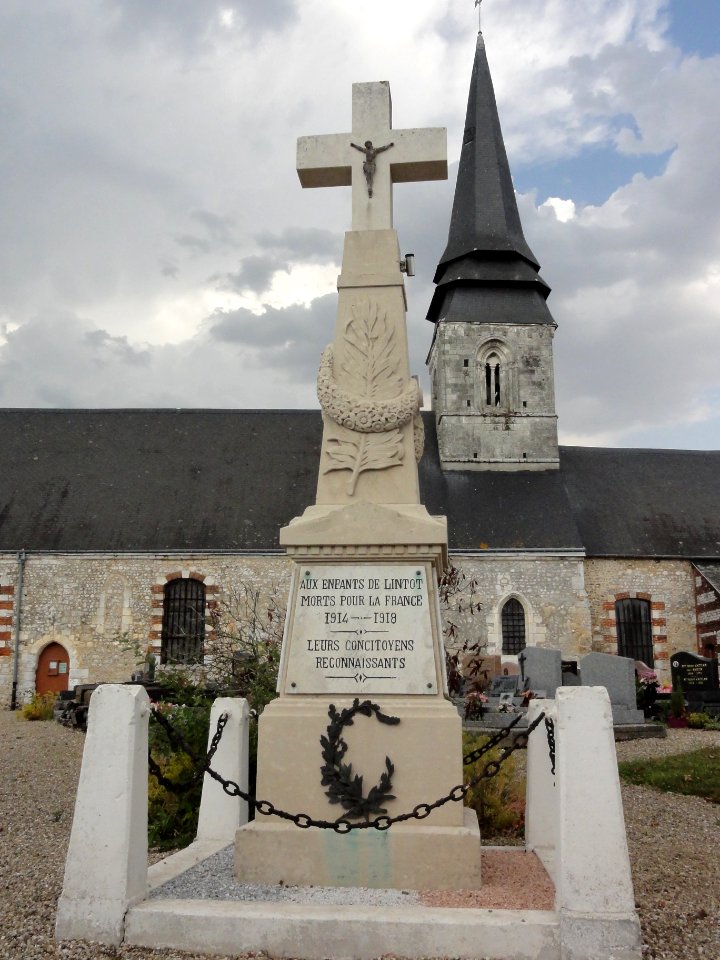 Lintot (Seine-Mar.) monument aux morts