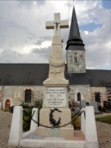 Lintot (Seine-Mar.) monument aux morts