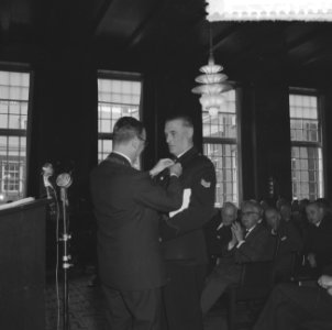 Lintjesregen op stadhuis, Bestanddeelnr 912-4203