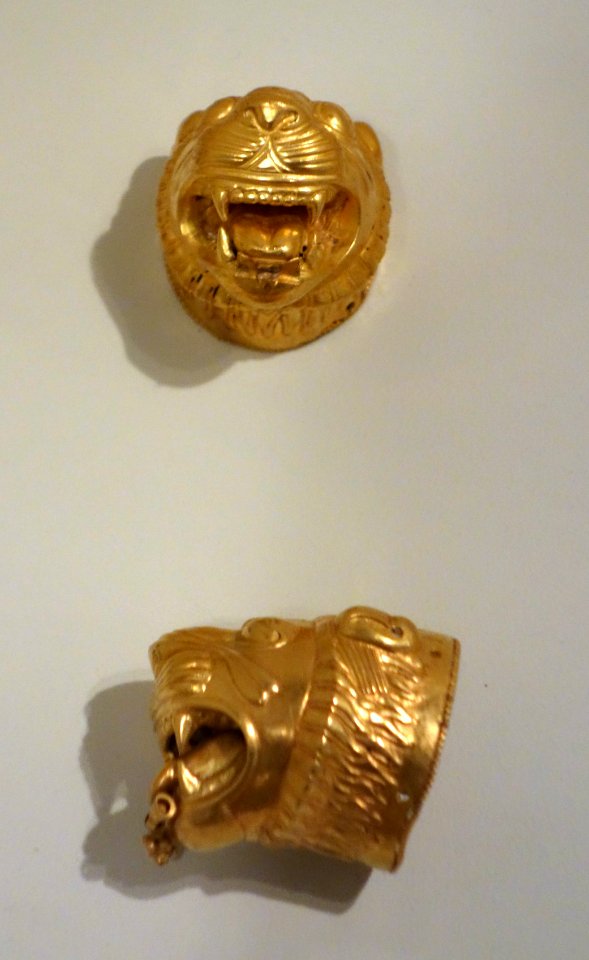Lion-head armlet terminals, Iran, Achaemenid period, 5th or 4th century BC, gold - Cincinnati Art Museum - DSC03945