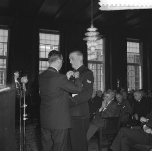 Lintjesregen op stadhuis, Bestanddeelnr 912-4202