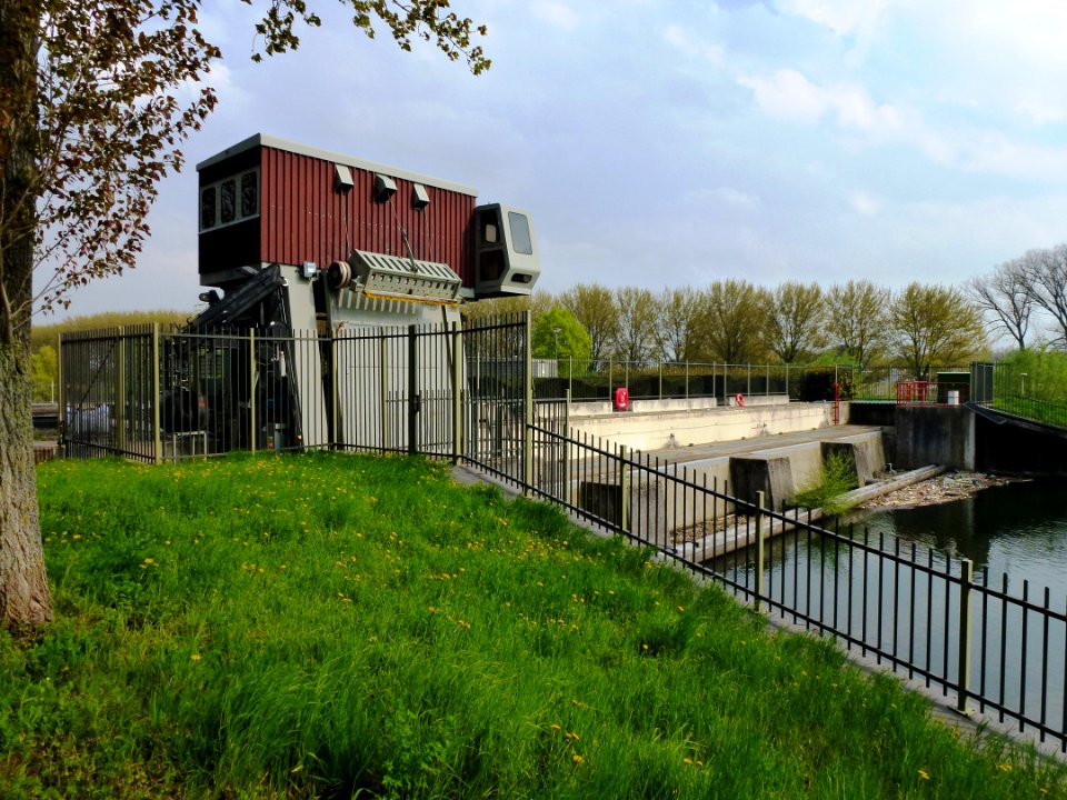 Linne (Maasgouw) stuw, waterkrachtcentrale