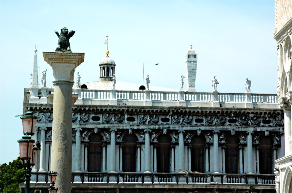 Lion-column-Venice-20050524-044