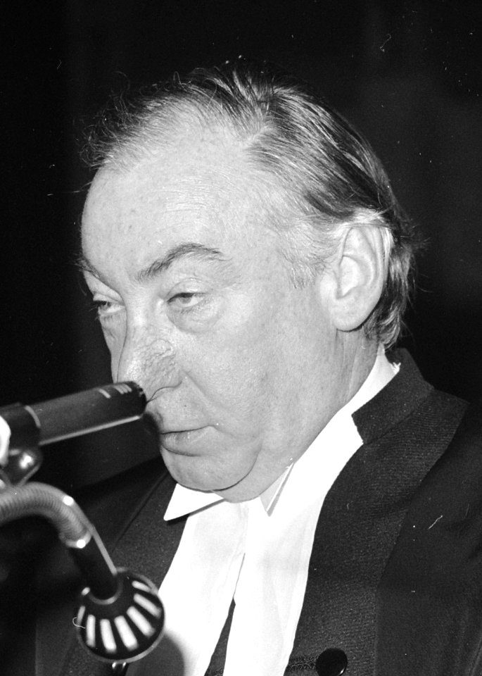 Lionel Murphy 1973 (cropped)