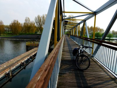 Linne (Maasgouw) stuw, fietsbrug photo