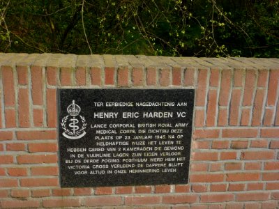 Linne (Maasgouw) monument Henry Eric Halden (nl) op brug vlootbeek photo