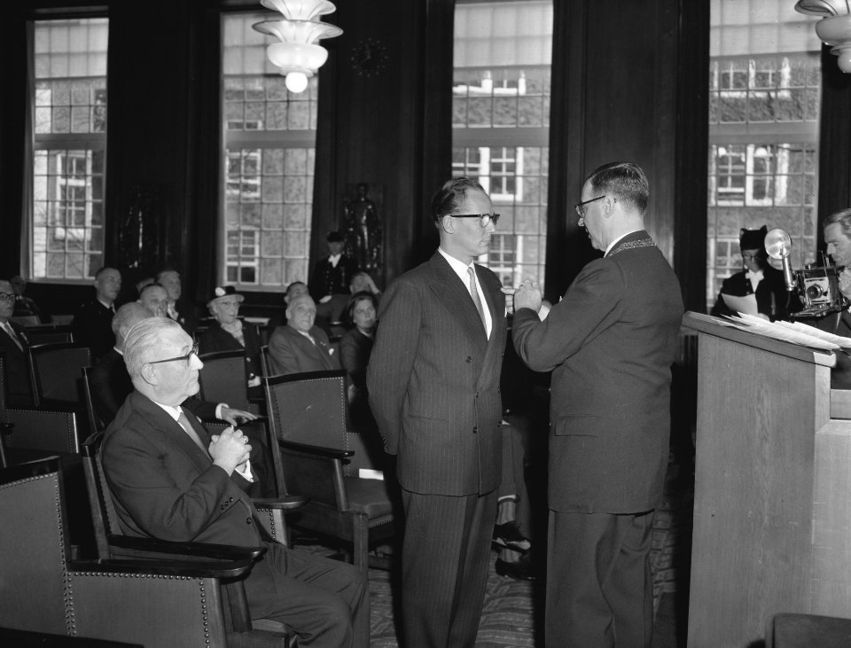 Lintjesregen 1959 t.g.v. de verjaardag van Koningin Juliana, Bestanddeelnr 910-3352