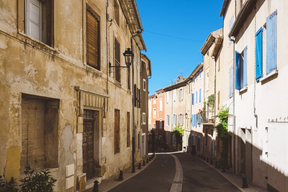 City narrow pavement