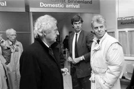 Links voorzitter van Real madrid Mendoze en rechts trainer Leo Beenhakker, Bestanddeelnr 934-4106