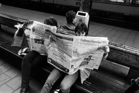 Links het Eindhovens Dagblad , rechts het Eindhovens Nieuwsblad, Bestanddeelnr 932-5385