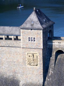 Linker.Staumauerturm.Edertalsperre.vom.Uhrenkopf