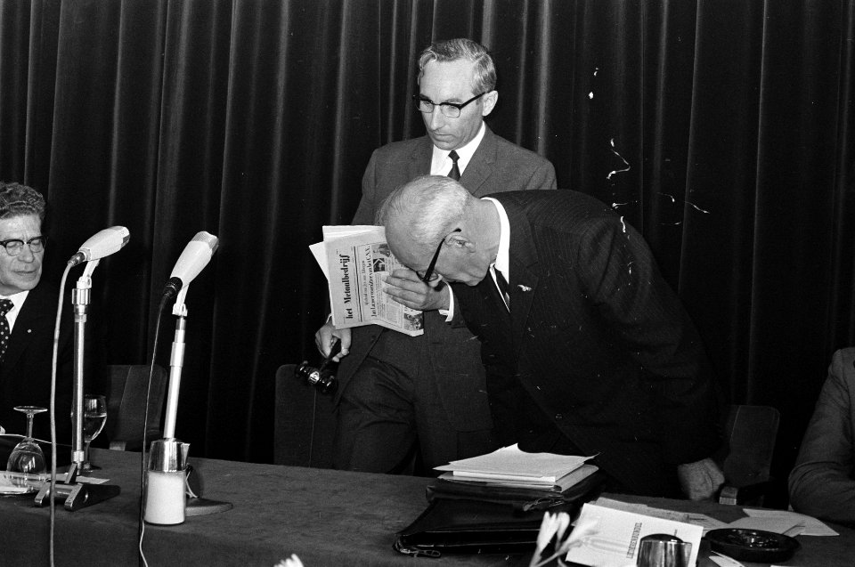 Links Jan Eibergen en rechts Jan Lanser, Bestanddeelnr 922-6148