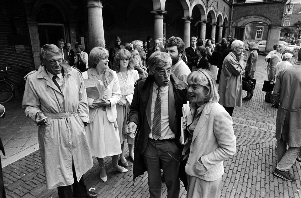 Links in regenjas dhr. Hans van Mierlo (D66) en midden dhr. Jan Vis (D66), Bestanddeelnr 932-6984