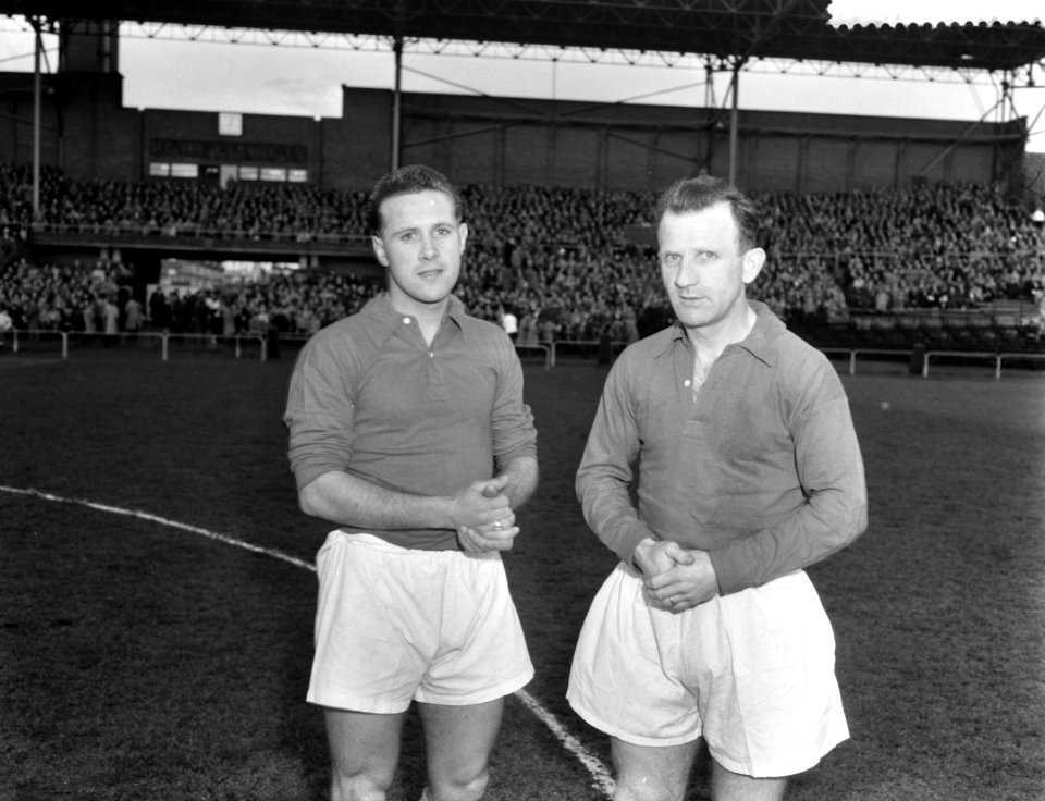 Links Bosselaar (Sparta) en rechts Kees Rijvers (Feyen.), Bestanddeelnr 910-2921