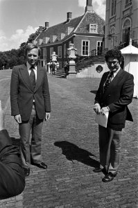 Links Jan terlouw (D66), rechts Ed van Thijn (PvdA), Bestanddeelnr 929-2761